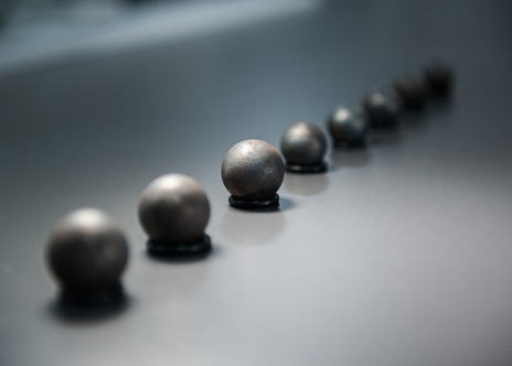 Servizi di fusione di sfere di acciaio laminate a caldo da 20 mm a 150 mm per macchine a sfere autogene per l'estrazione mineraria