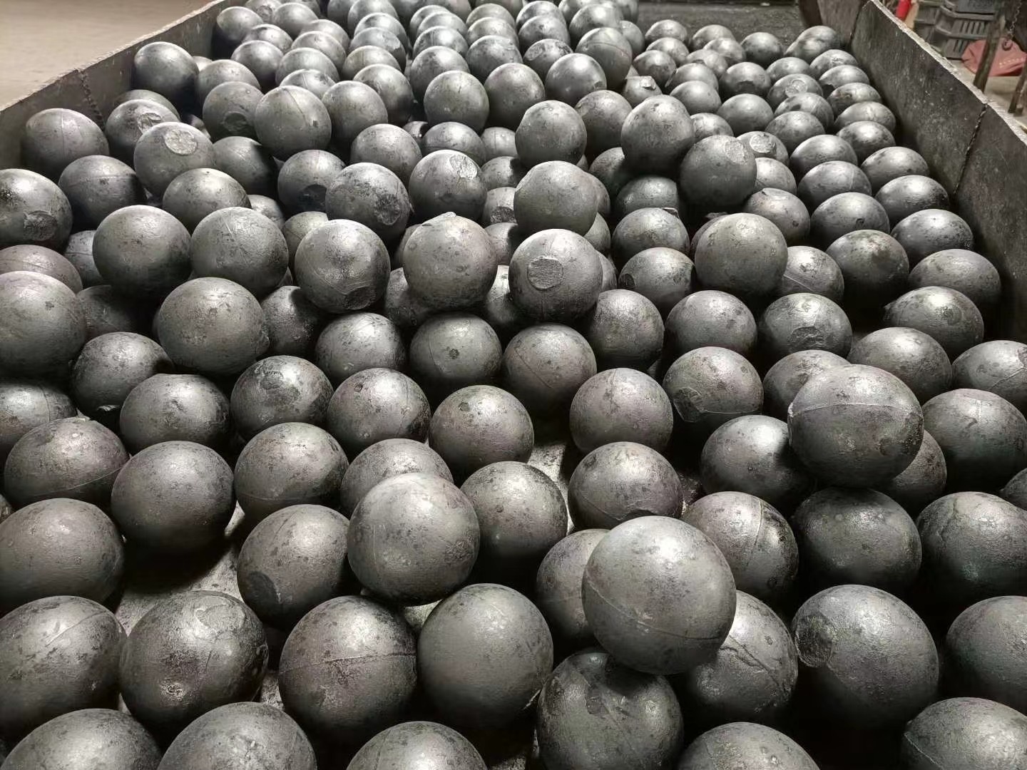 Bolle di media di macinazione in acciaio fuso di alta durezza da 10 mm a 150 mm